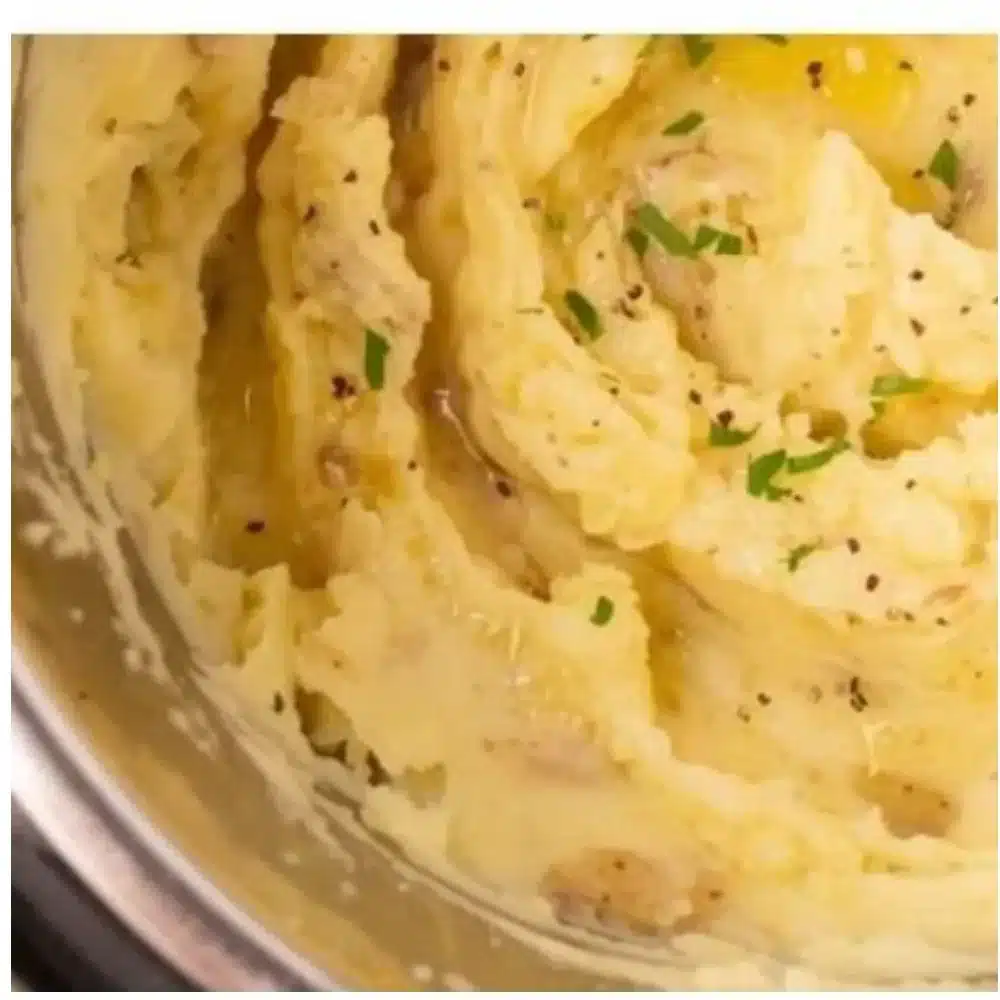 Creamy Instant Pot mashed potatoes served in a bowl