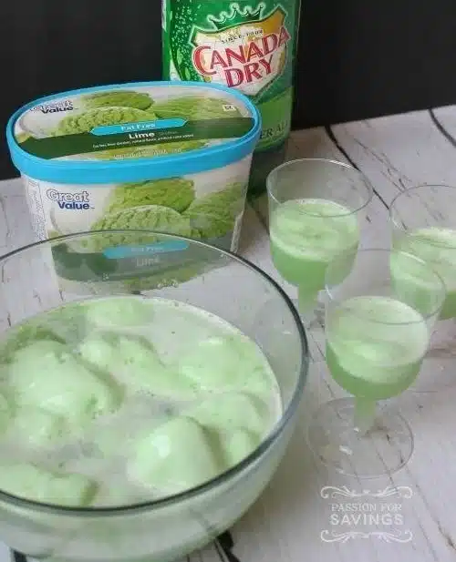 Celebrate St. Patrick's Day with 150 fun party ideas and Irish recipes.