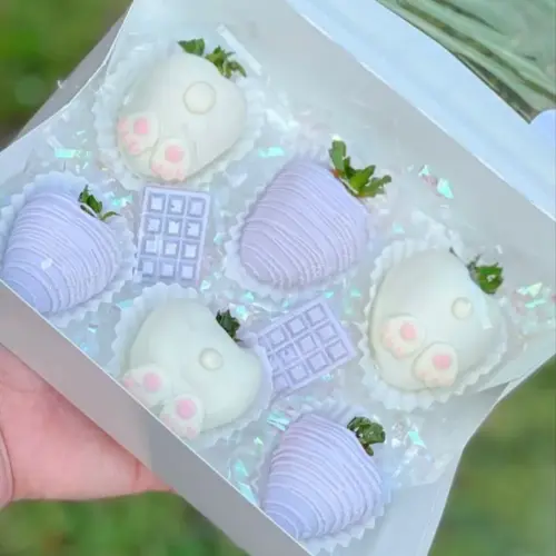 Cute Easter chocolate covered strawberries shaped like bunny bums